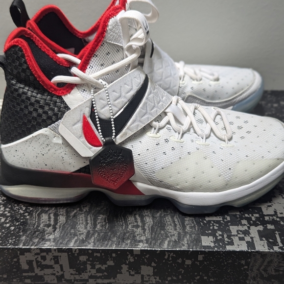 LeBron James 14 flip the switch - Picture 2 of 5